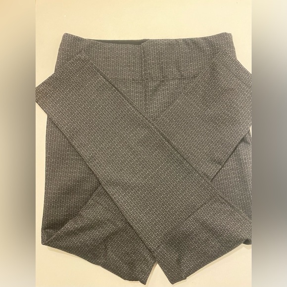 Max Studio ponte pants size small, black & gray pattern, stretch material - Picture 3 of 3